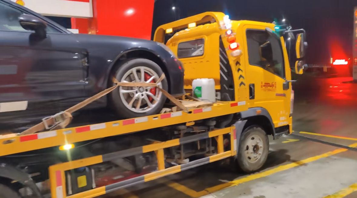 海外行车途中遇到突发状况该如何呼叫道路救援？